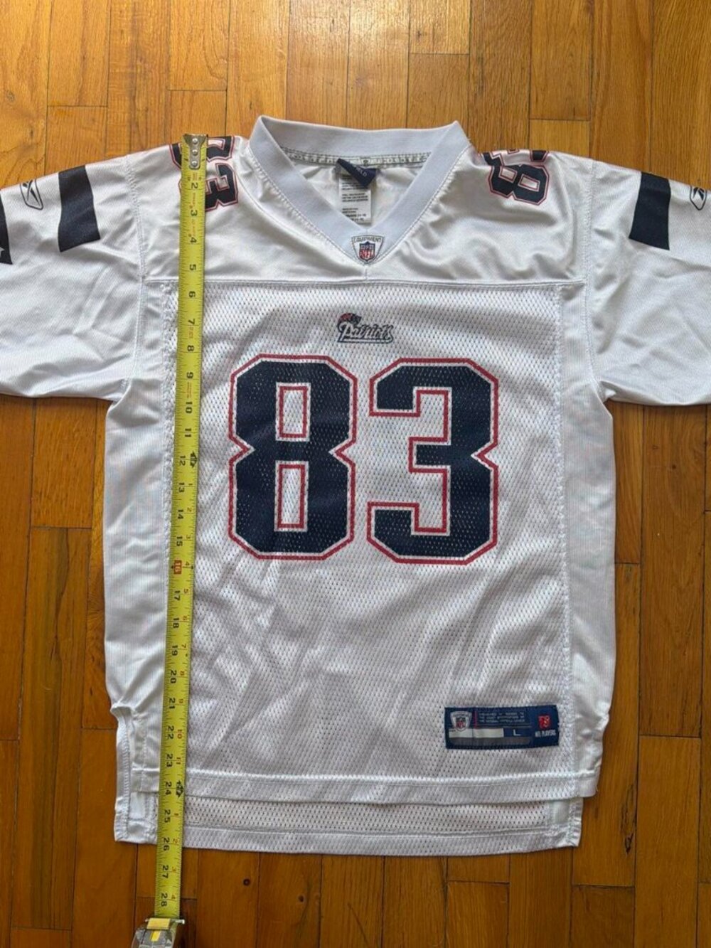 NFL Welker #83 New England Patriots white jersey, size Youth Large, 14-16